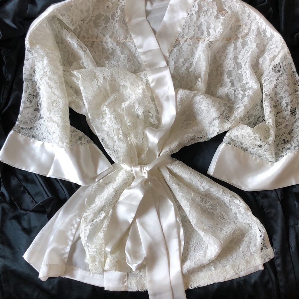 Victoria’s Secret Satin & Sheer Lace Lingerie Short Robe EUC